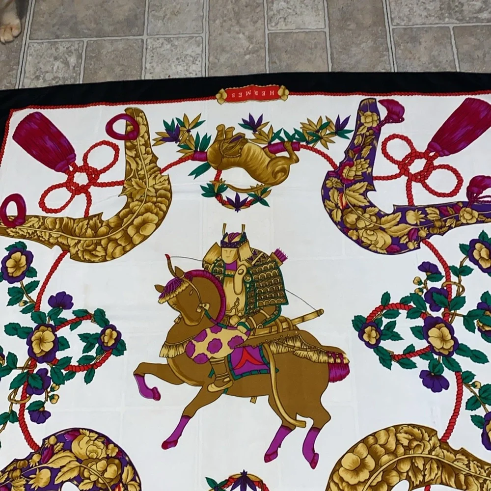 Hermes Multicolor Silk Scarf with Gold, Cream, Pink and Green 34 x 34 - Picture 4 of 5